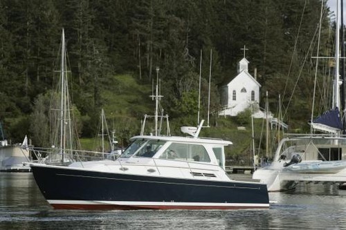 Port side view of Back Cove 33 © Emarine http://www.emarine.com.au